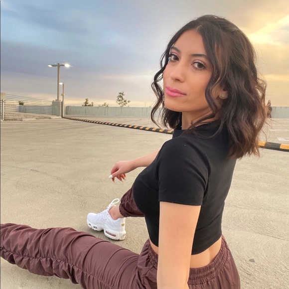 Meet your Posher, Sabrina - Picture 1 of 4